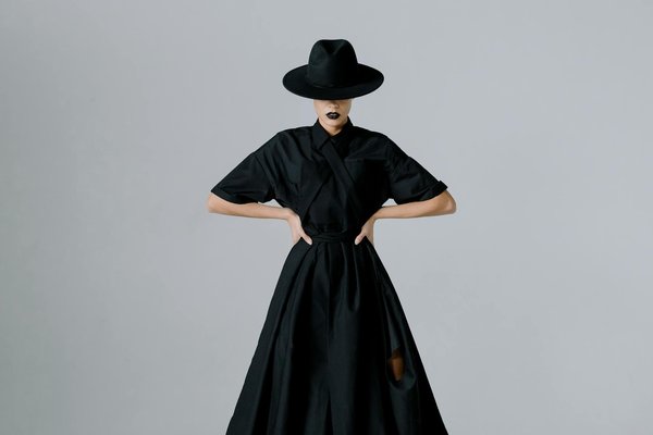 Elevate Your Wardrobe: Mastering Oversized Outerwear in the UK for a Stylishly Balanced Ensemble